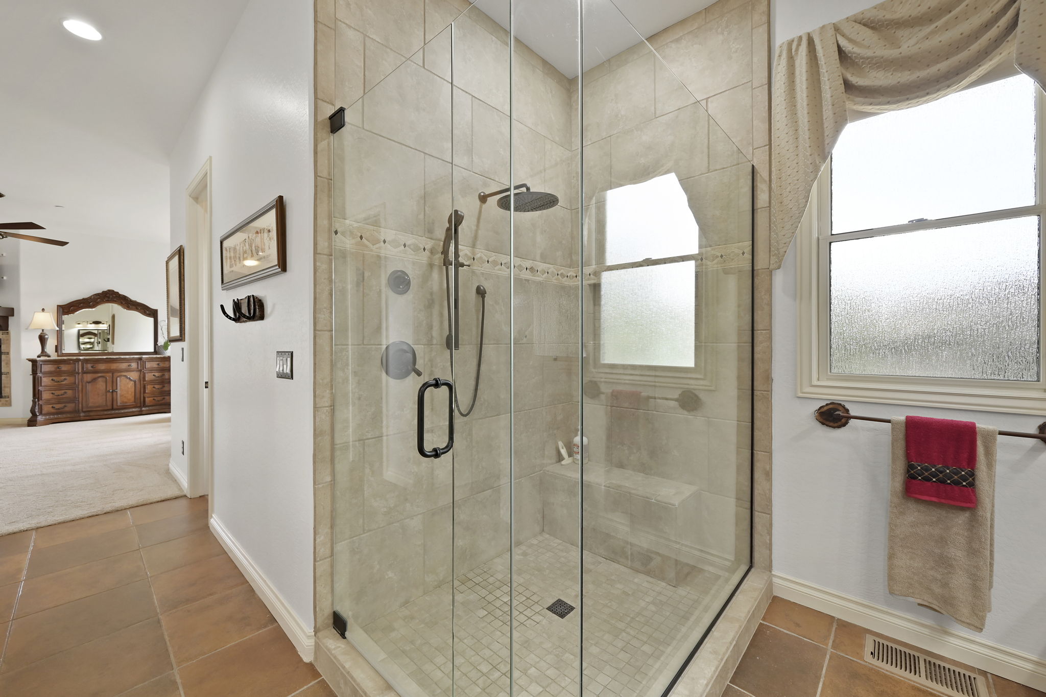 Primary Bathroom (3)