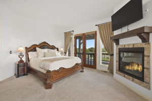 Primary Bedroom (4)