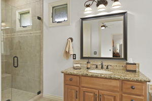 Bathroom 2 (1)