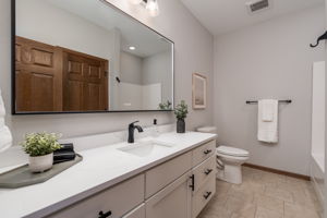  Photo 47