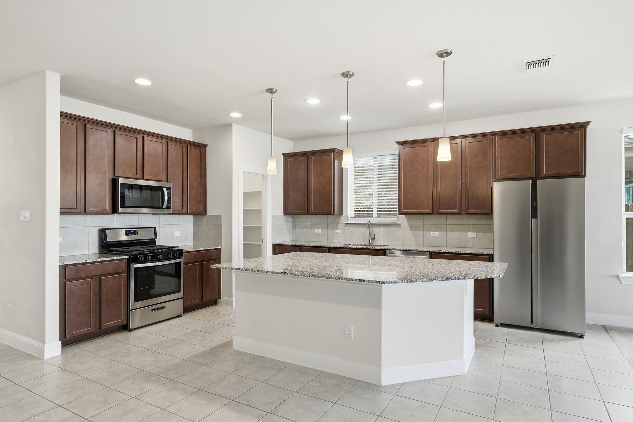 Kitchen/Breakfast Bar