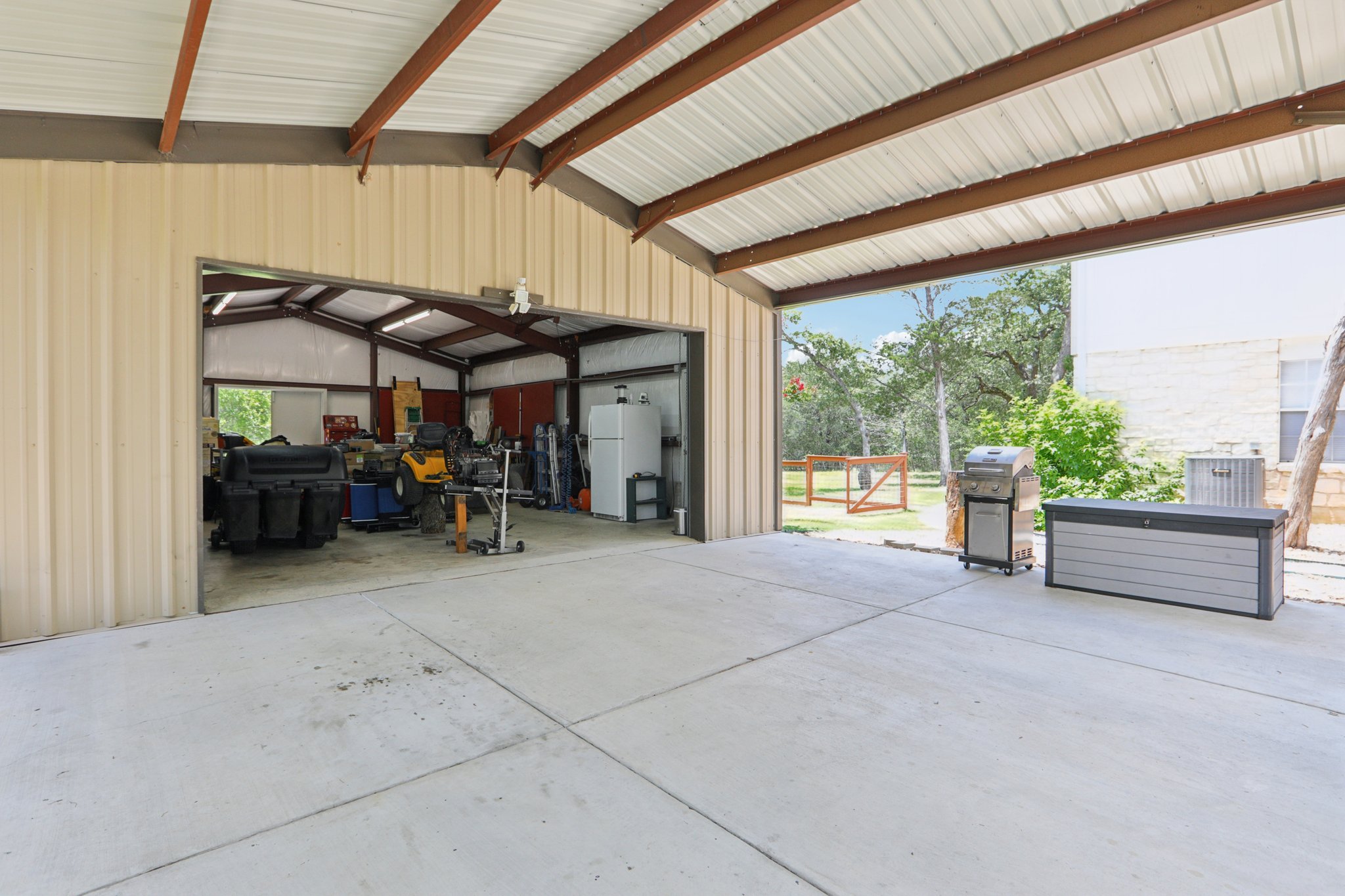 25 x 30 Garage / Workshop + LARGE Carport