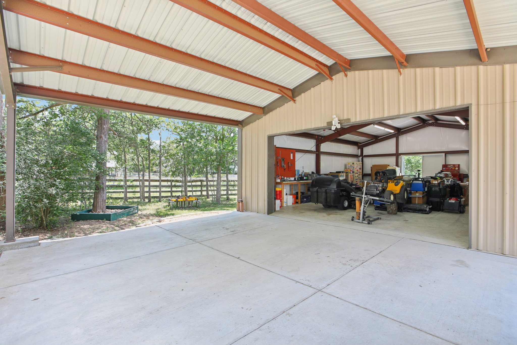 25 x 30 Garage / Workshop + LARGE Carport
