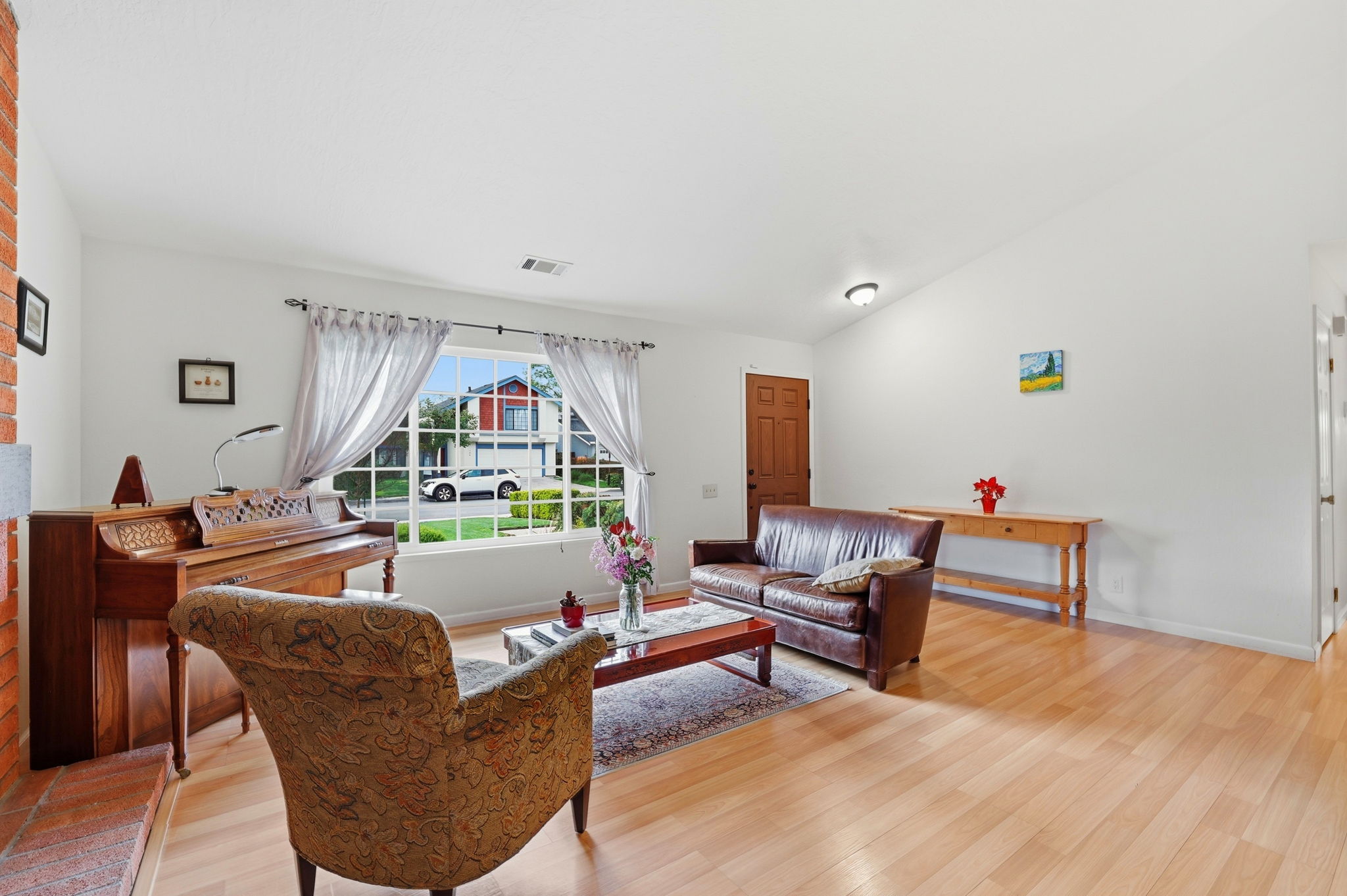 008_F8_148 Red River Way