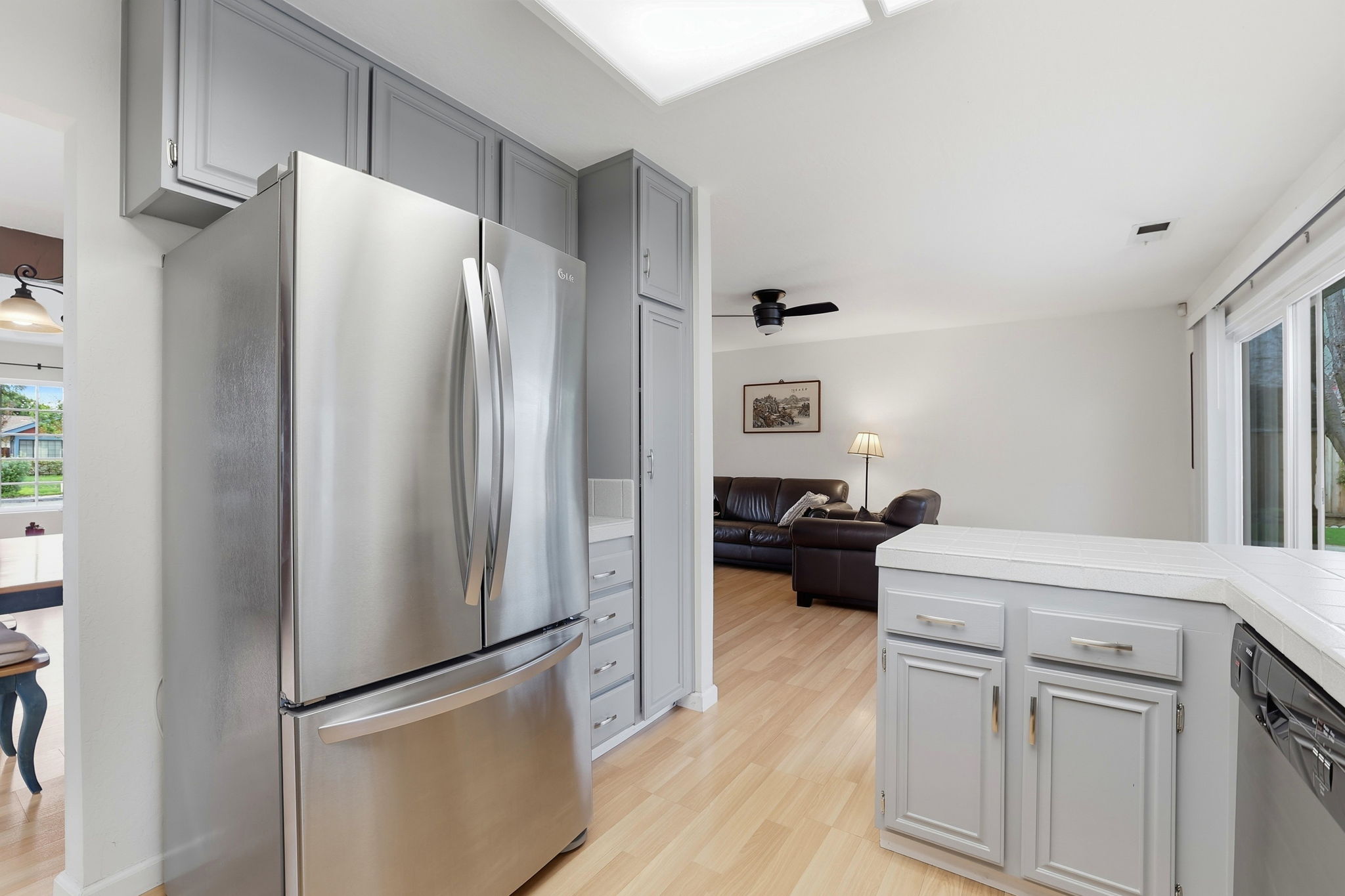 018_F8_148 Red River Way