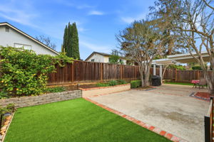 039_F8_148 Red River Way