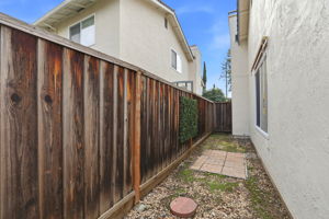 041_F8_148 Red River Way