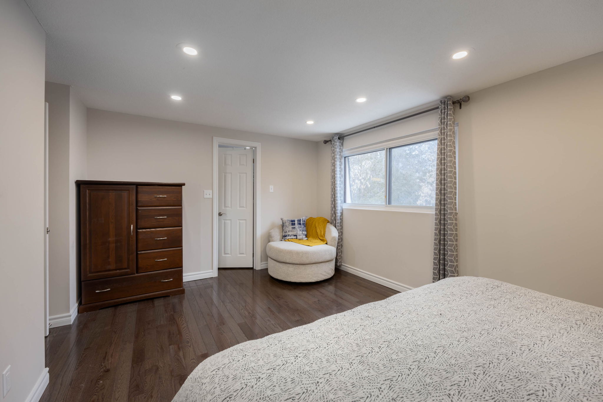 Aurora property showcase — delivered property photograph 24