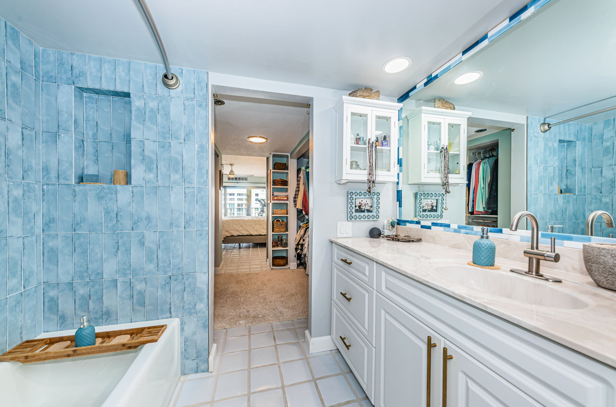 Master Bathroom1c