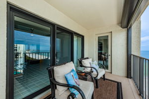 Bedroom2 Balcony1a