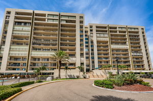 Front Exterior4-3