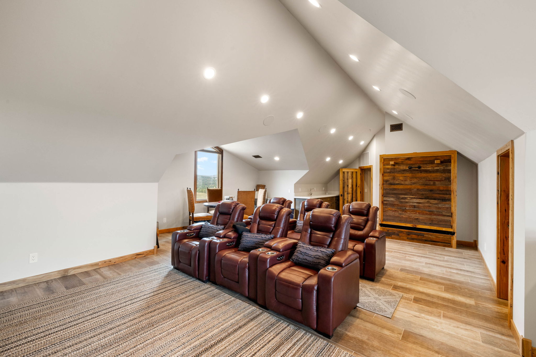 Family Room (5)