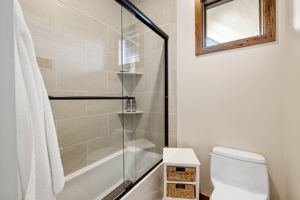 Bathroom 2 (2)