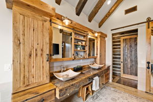 Primary Bathroom (5)