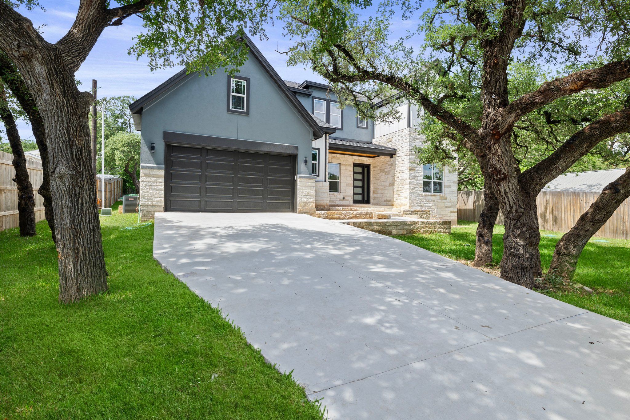 Nice entry and driveway.