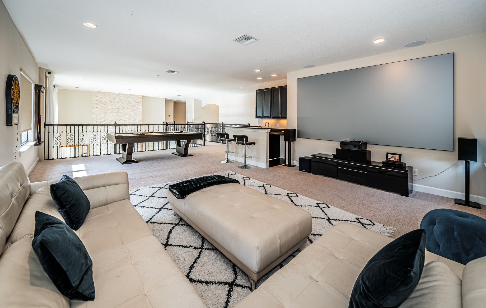 Upper Level Bonus Room1h