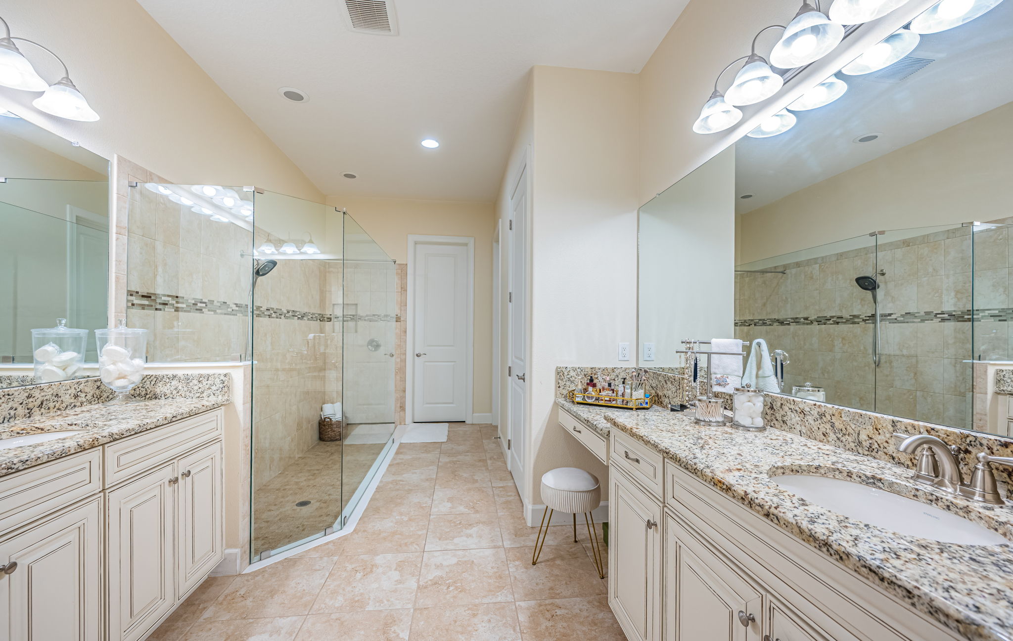 Master Bathroom20a