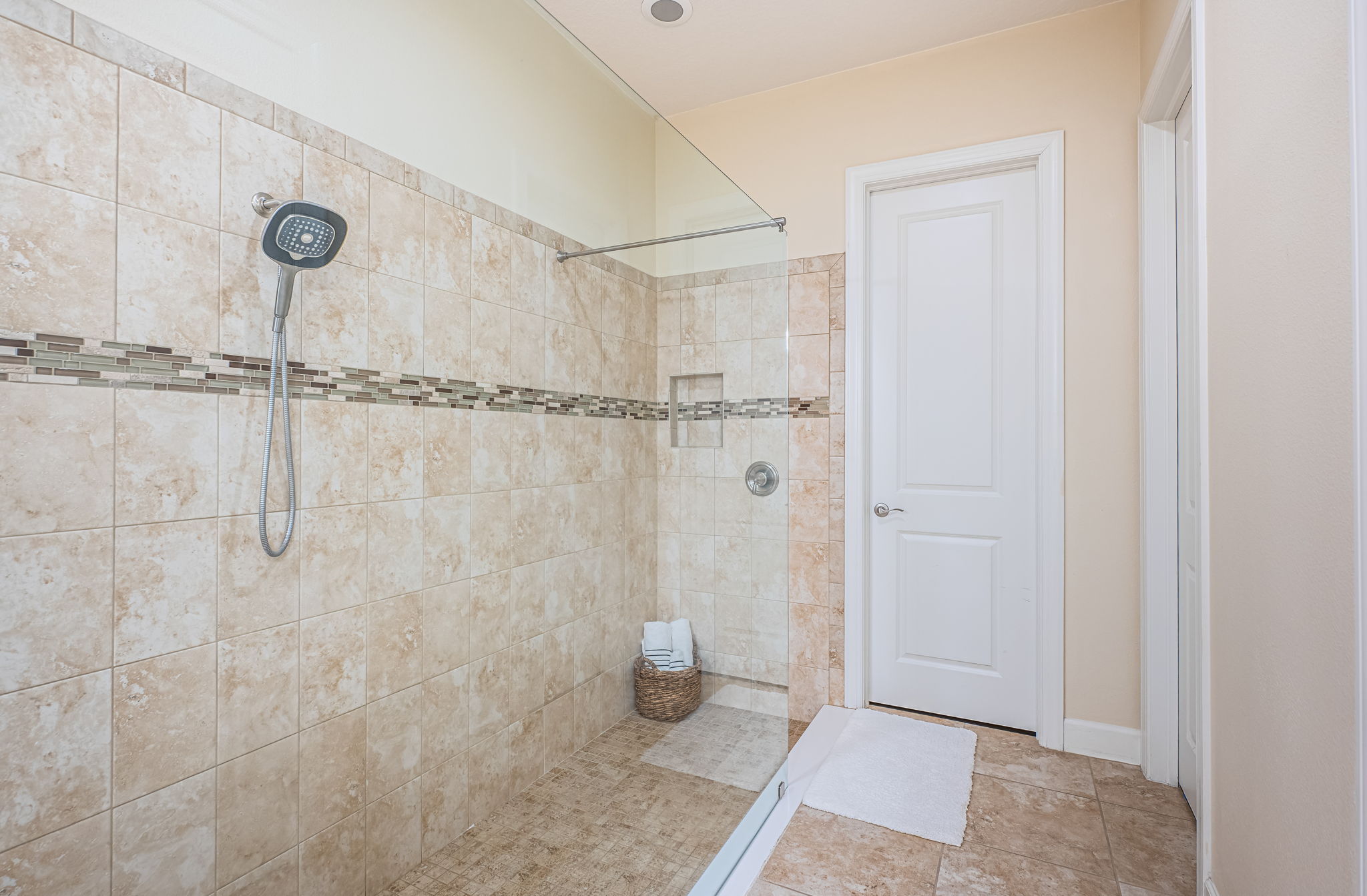 Master Bathroom20b