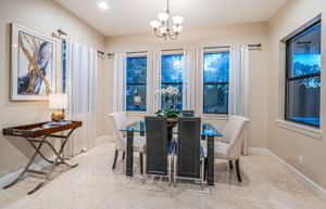 Kitchen Eat-in Area20