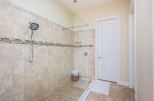 Master Bathroom20b