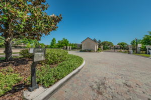 Old Memorial Gated Entry4