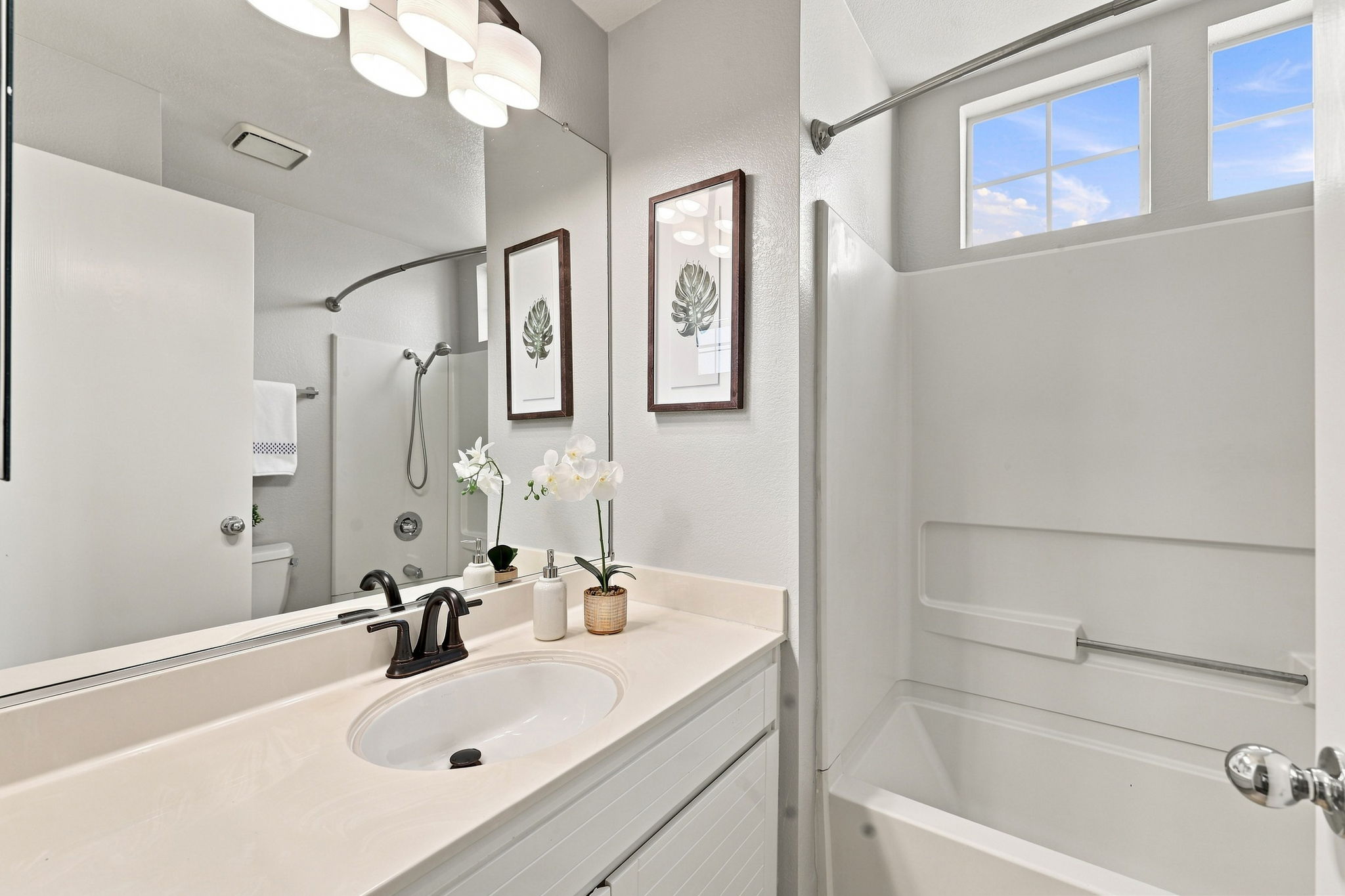 Hallway Full Bathroom