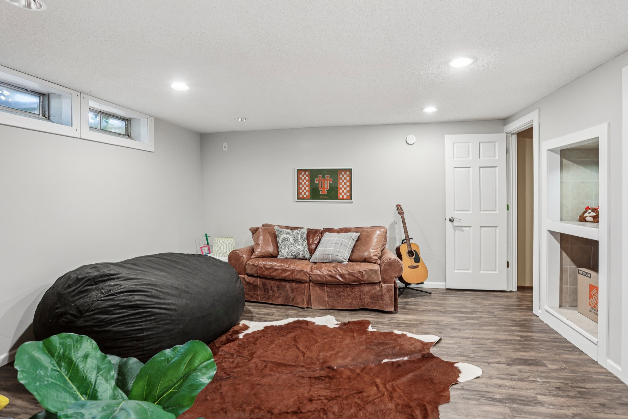 Woodview Ave E-S0307-016.jpg