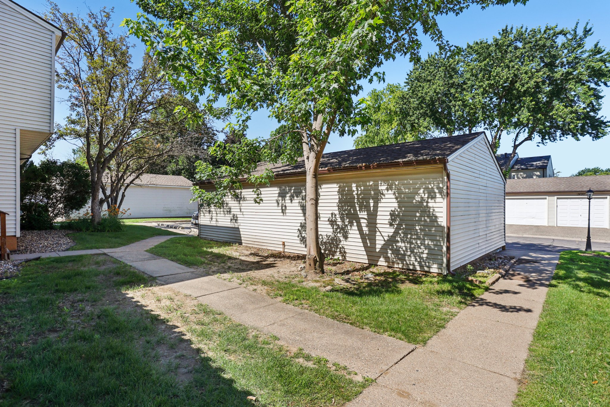 Woodview Ave E-S0307-032.jpg
