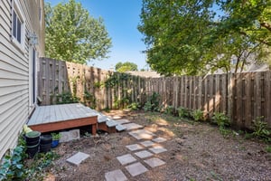 Woodview Ave E-S0307-029.jpg
