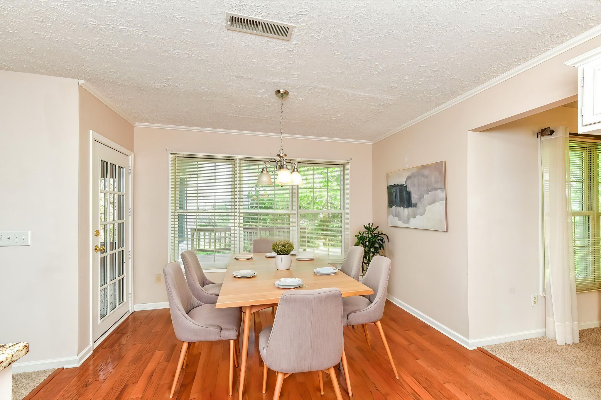 DSC_0305 virtually staged.jpeg