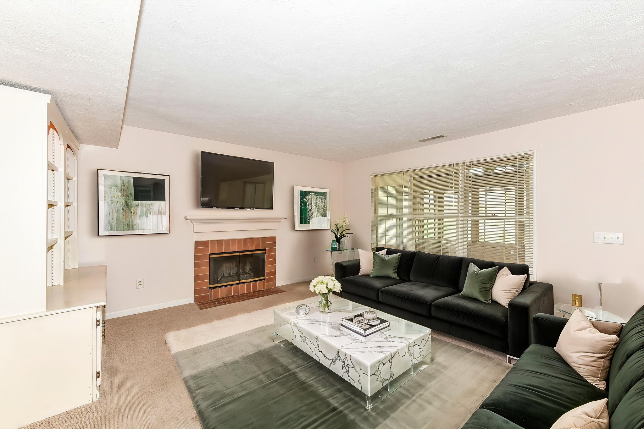 DSC_0309 virtually staged.jpeg