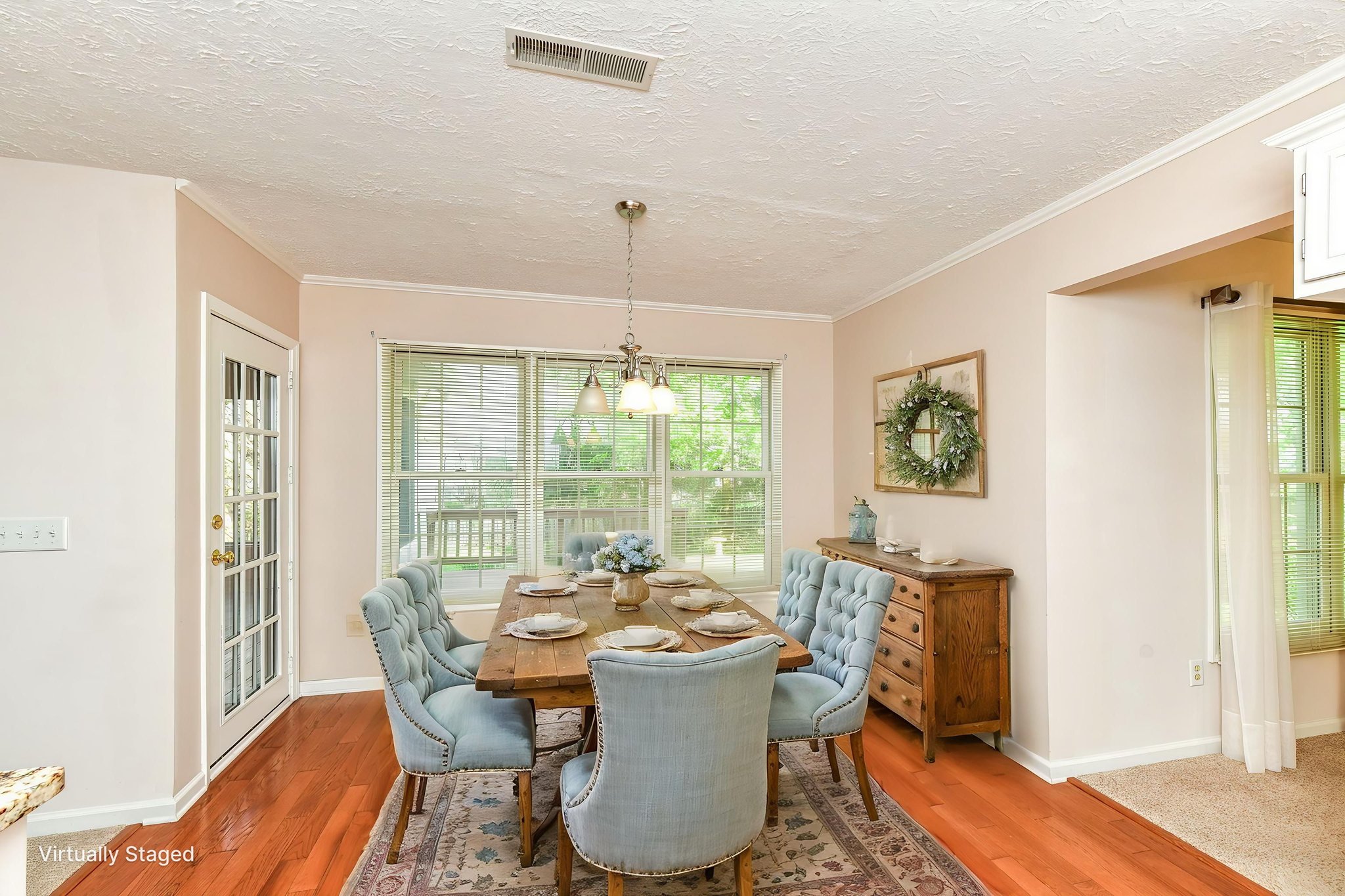 DSC_0305 virtually staged.jpeg