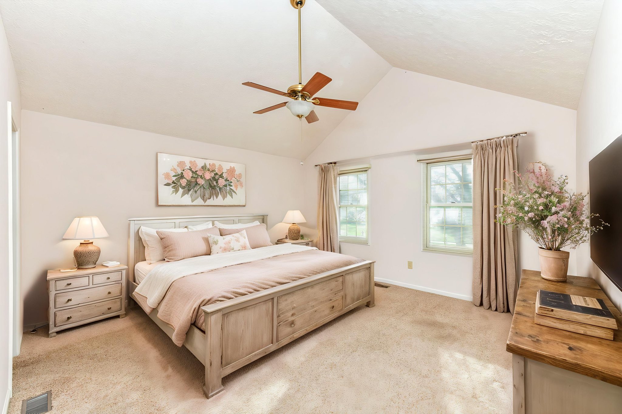 DSC_0317 virtually staged.jpeg