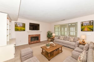 DSC_0309 virtually staged.jpeg