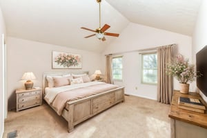 DSC_0317 virtually staged.jpeg