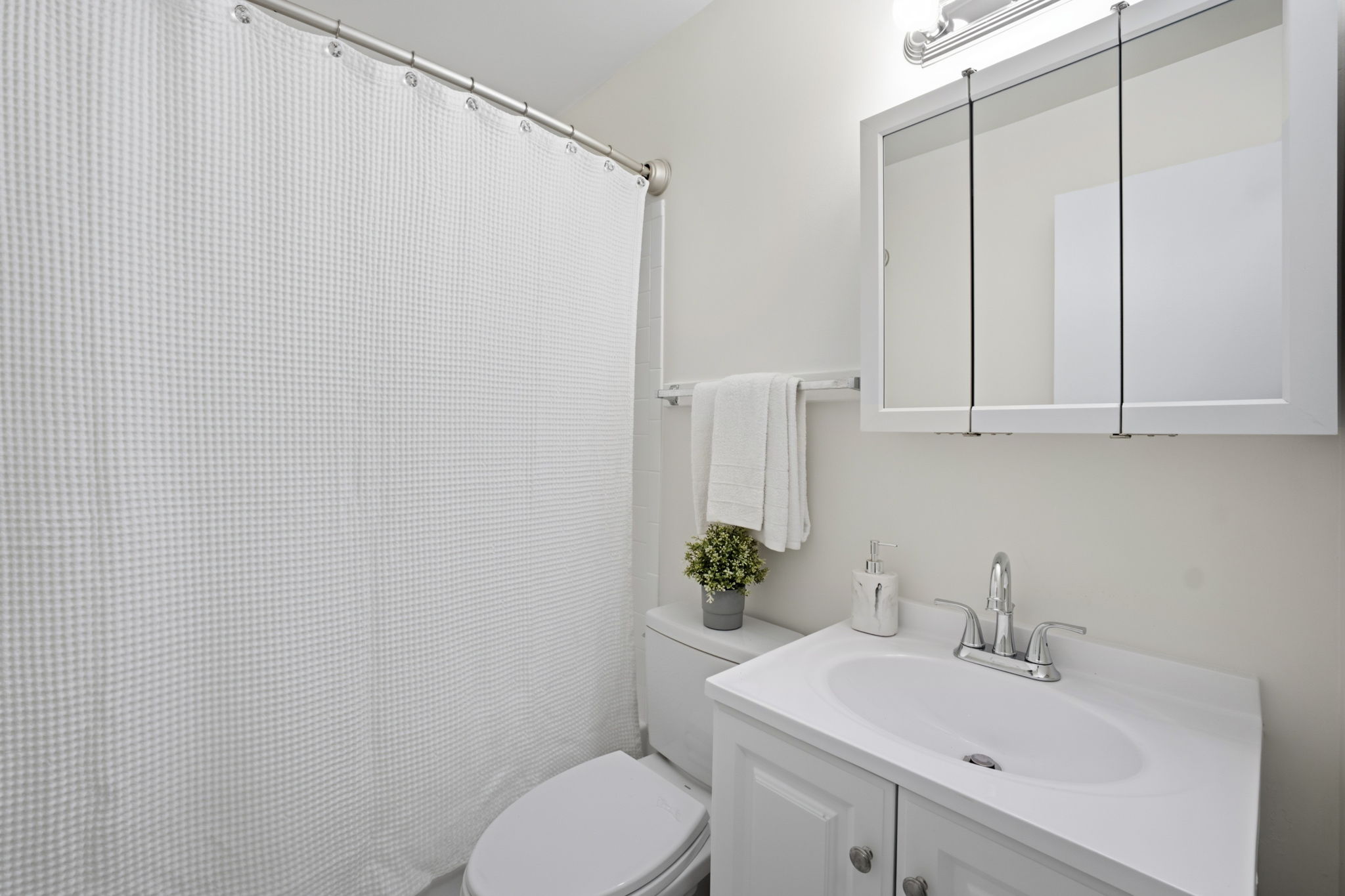 Upper level hallway bathroom
