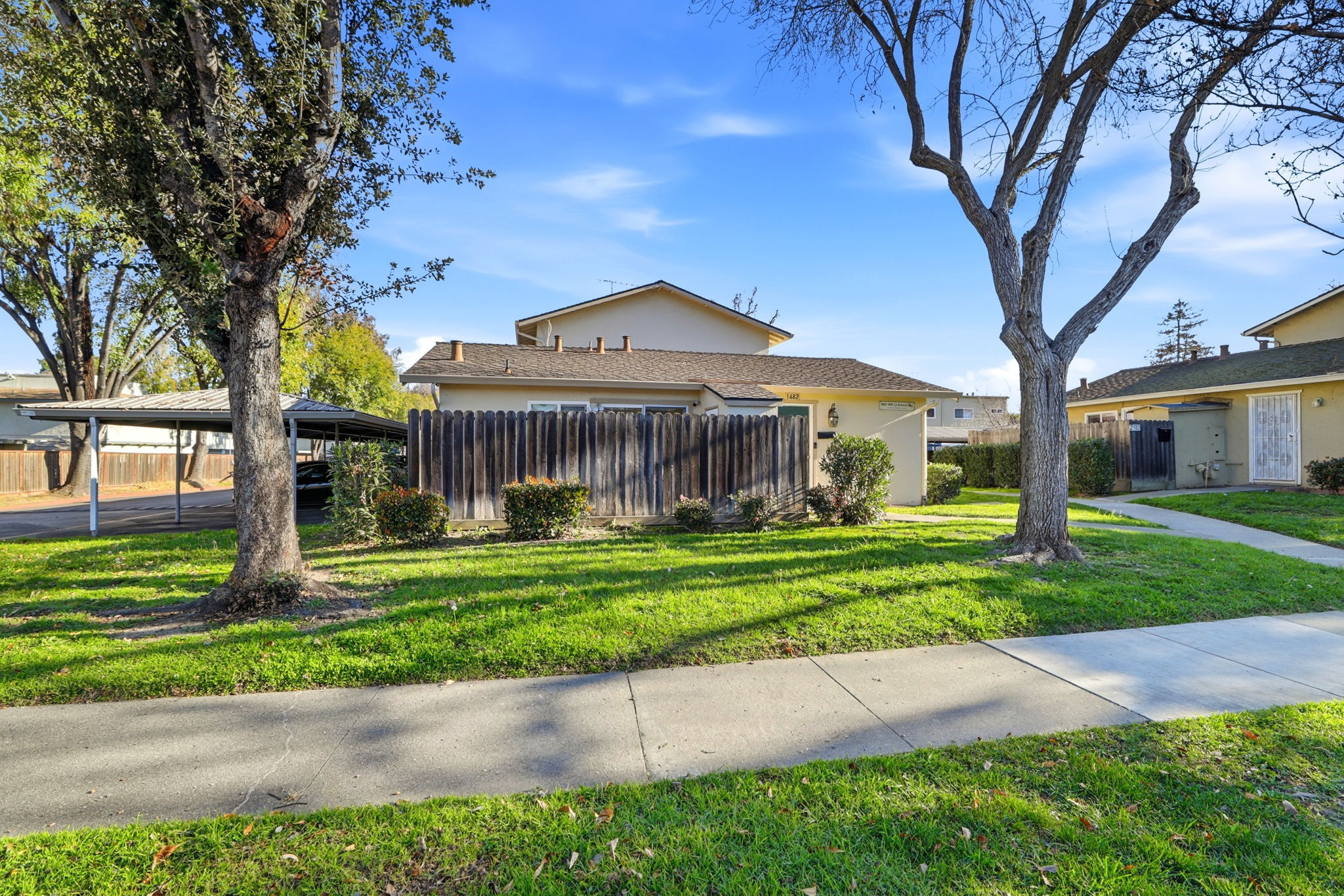 002_f8_1482 La Boheme Way