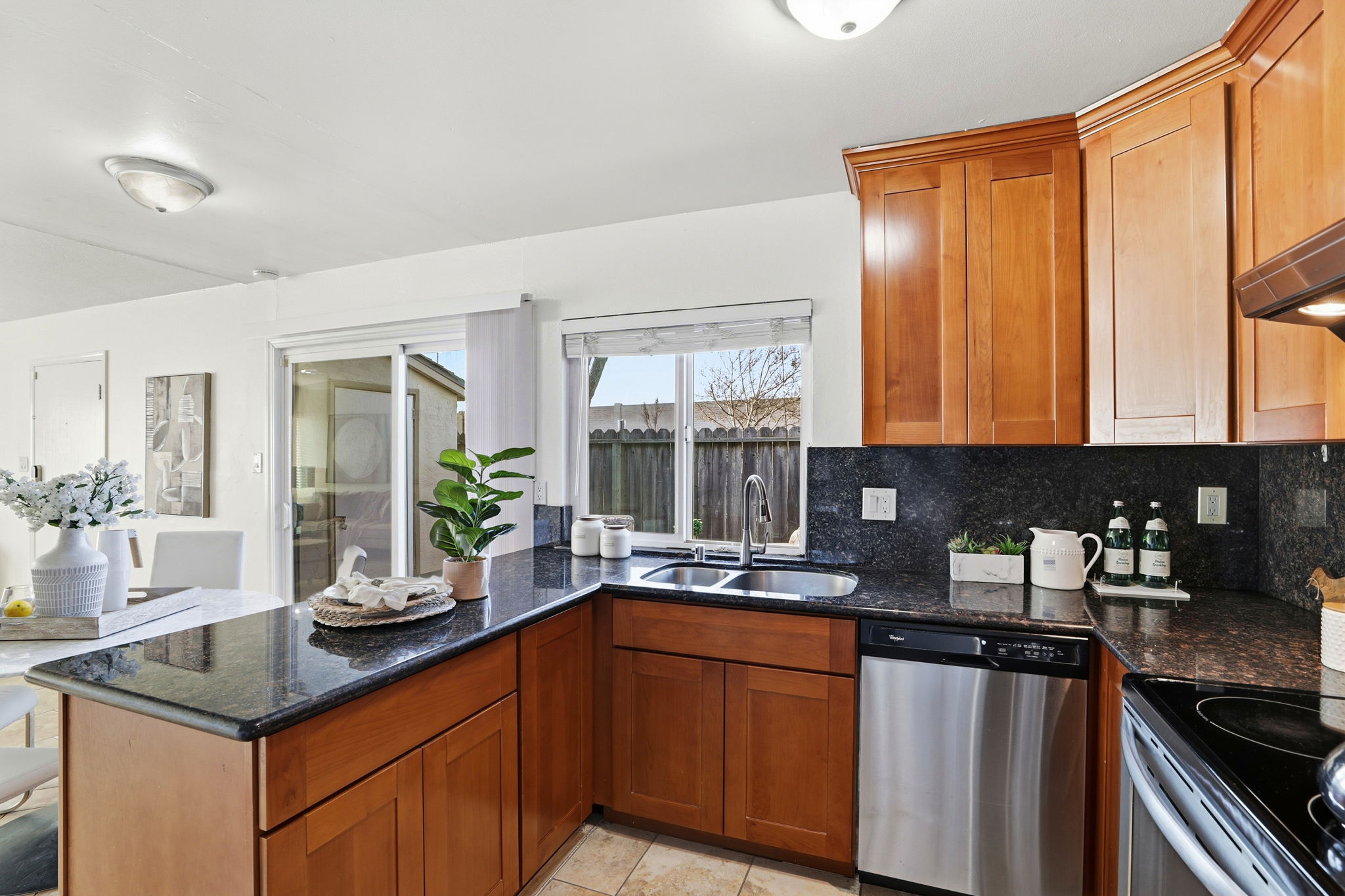 012_f8_1482 La Boheme Way