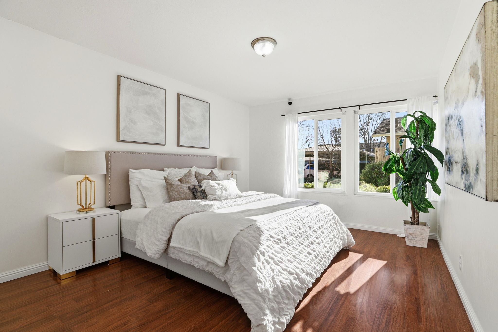 016_f8_1482 La Boheme Way