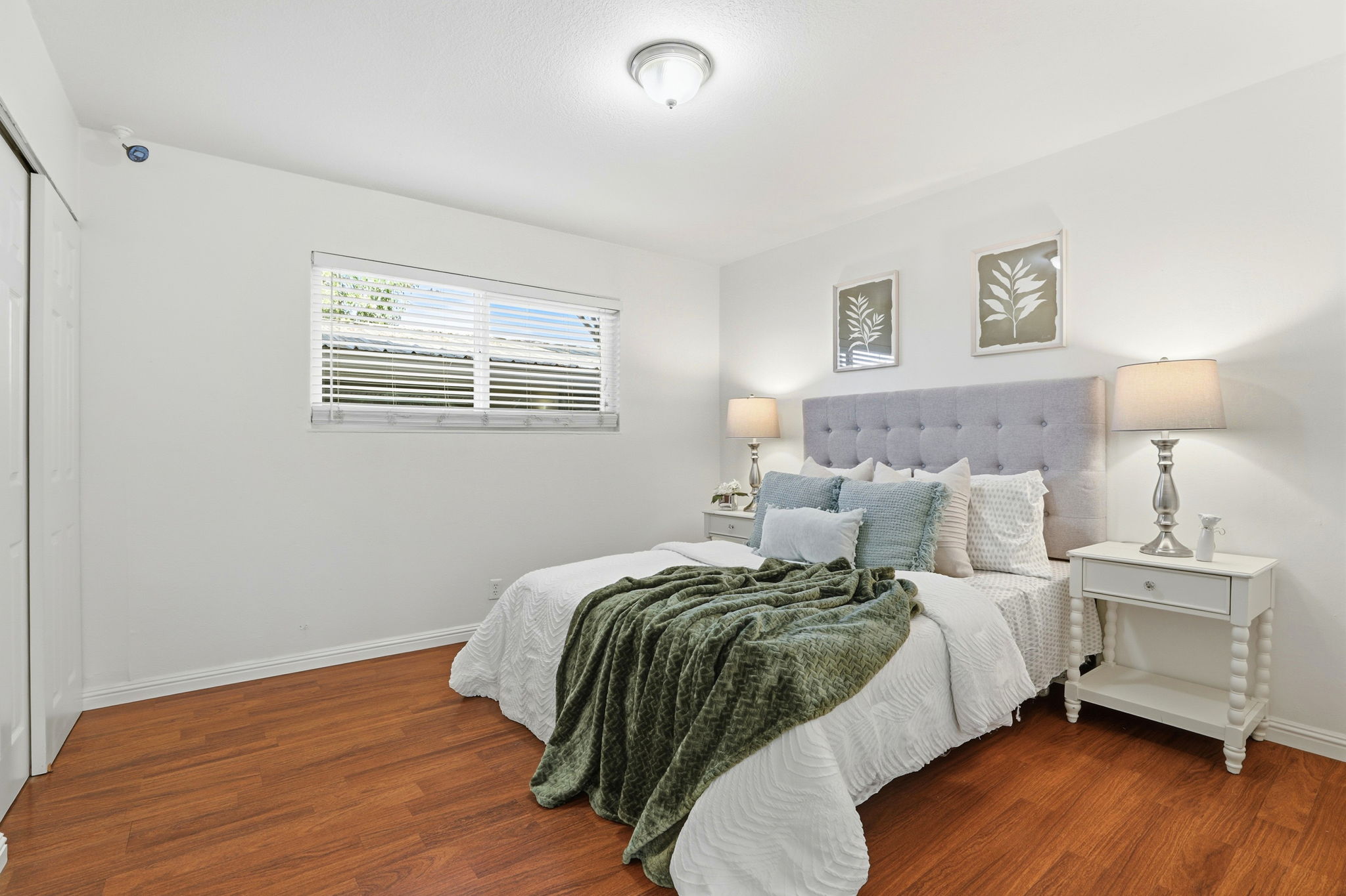 018_f8_1482 La Boheme Way