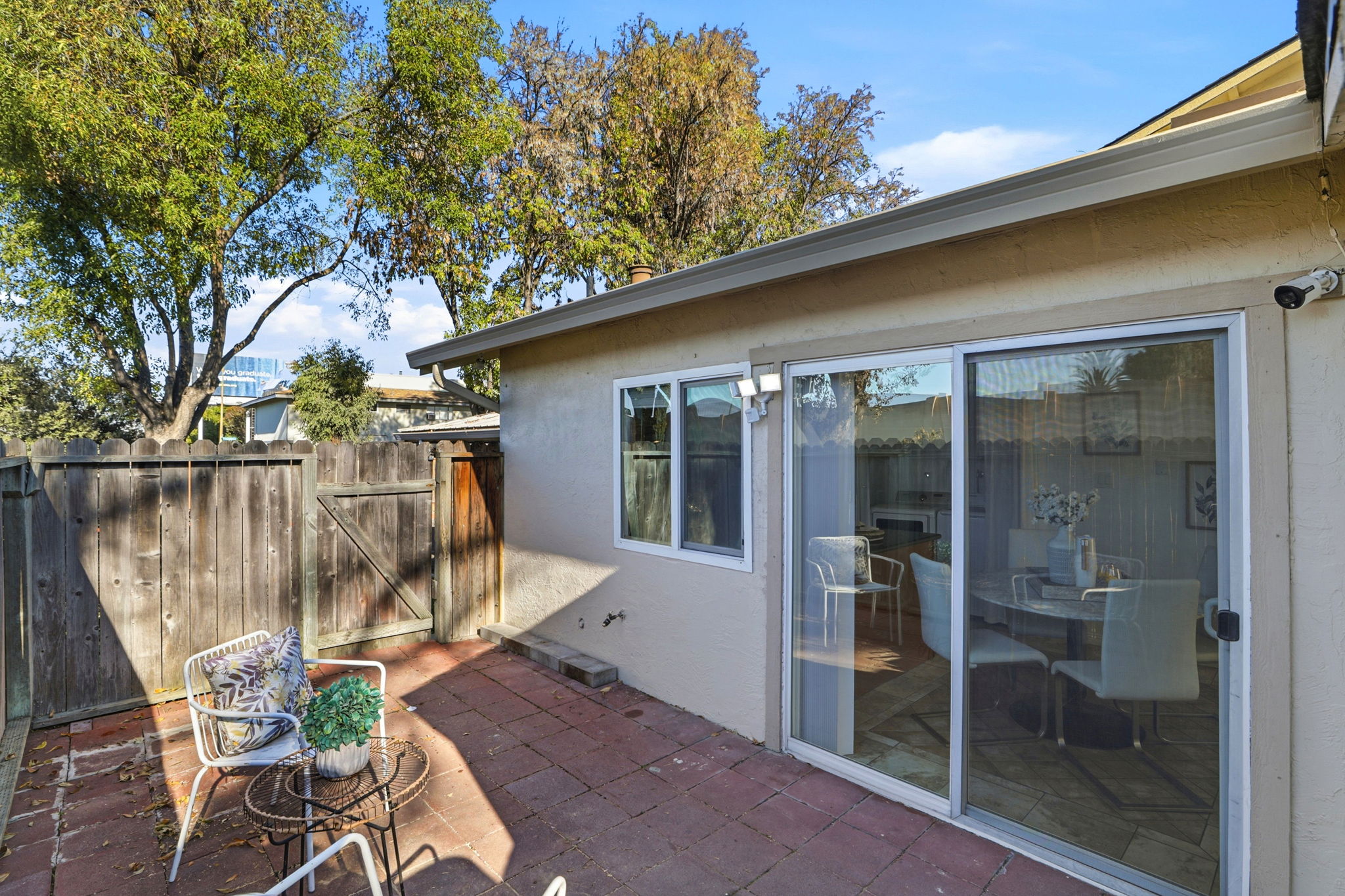 024_f8_1482 La Boheme Way