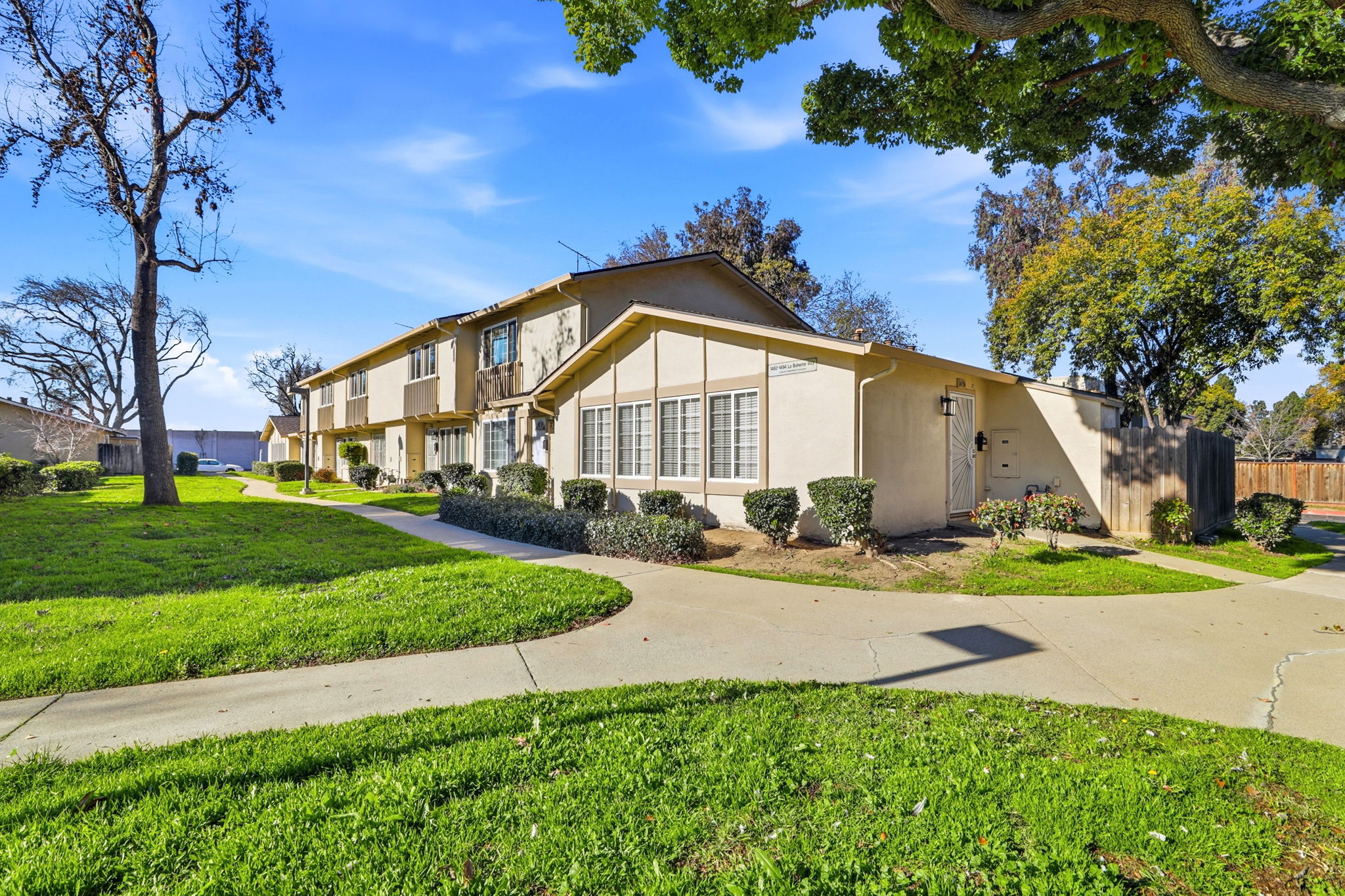 026_f8_1482 La Boheme Way