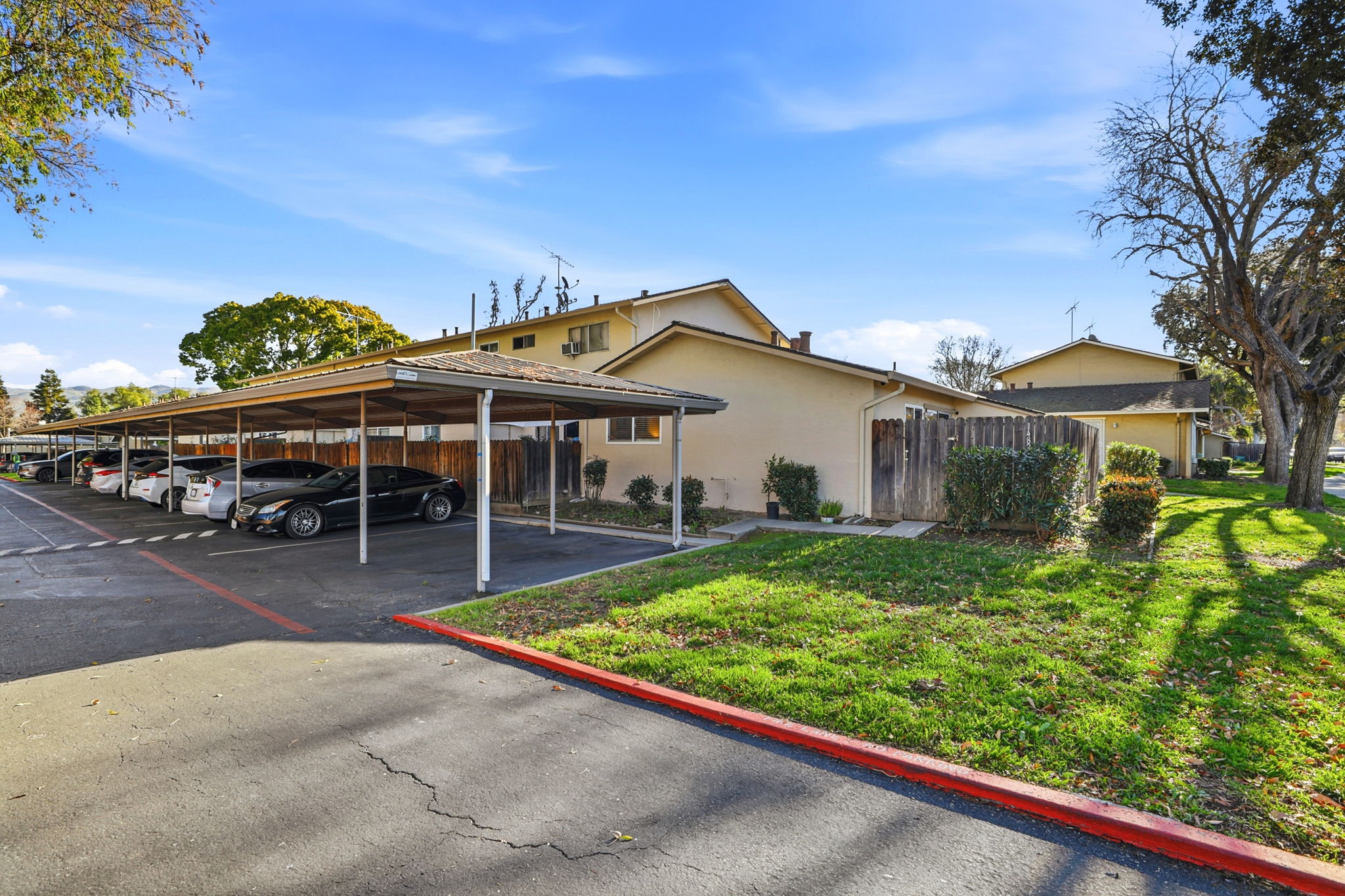 030_f8_1482 La Boheme Way