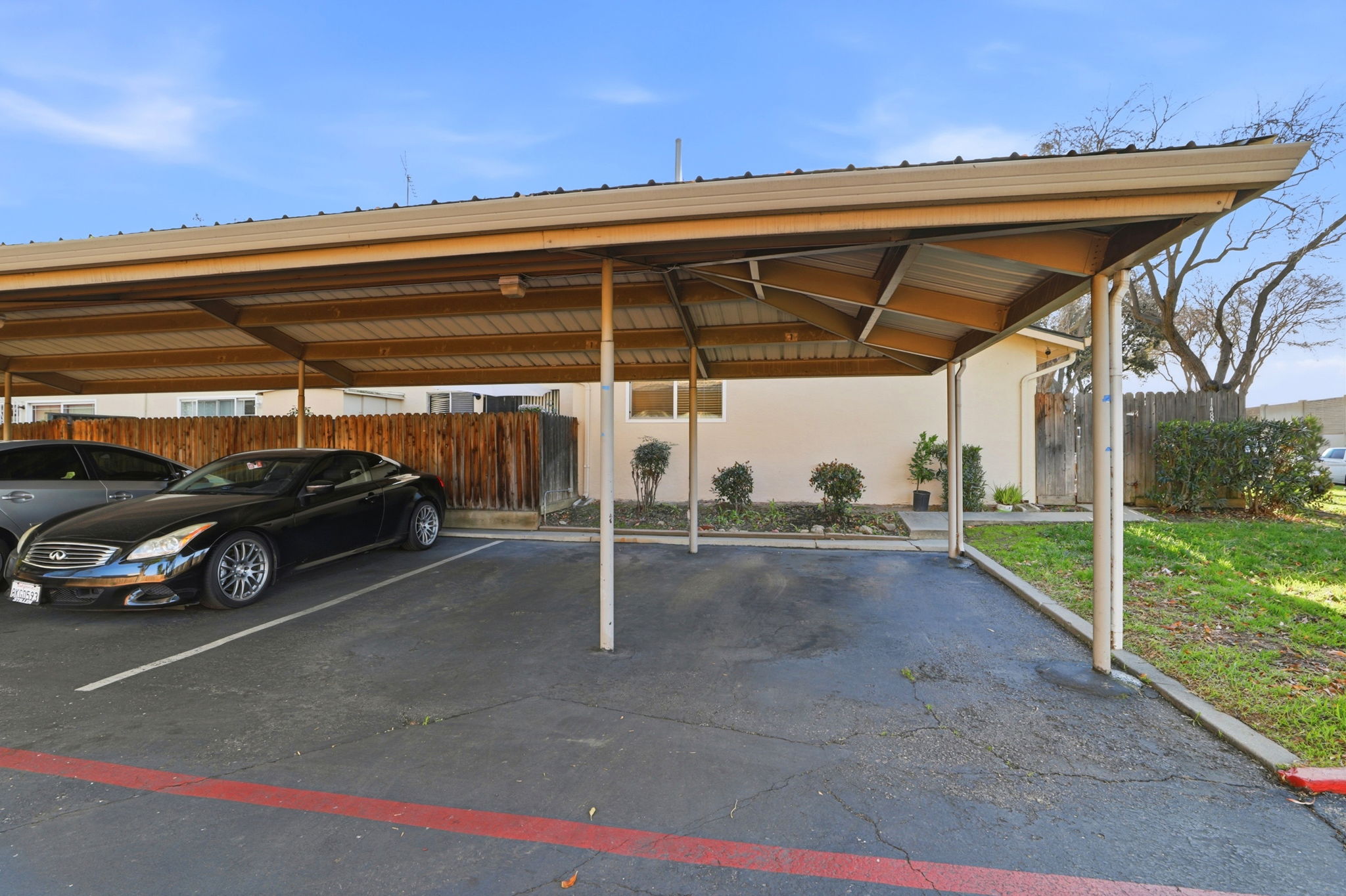 032_f8_1482 La Boheme Way