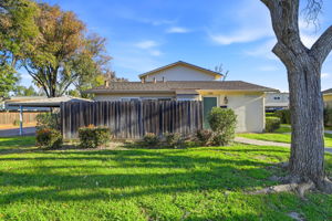 001_f8_1482 La Boheme Way