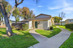 003_f8_1482 La Boheme Way