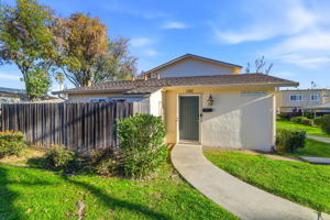 004_f8_1482 La Boheme Way