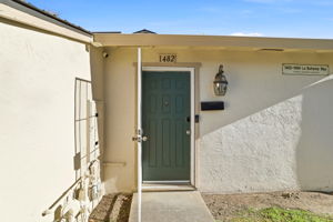 005_f8_1482 La Boheme Way