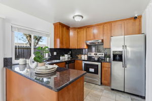 010_f8_1482 La Boheme Way