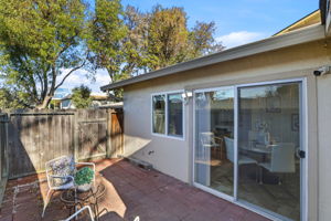 024_f8_1482 La Boheme Way